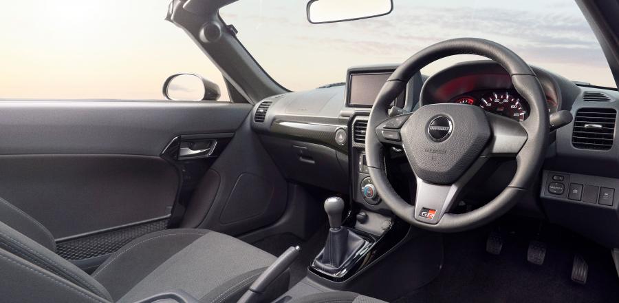 Интерьер Daihatsu Copen GR Sport 2019 года  (фото 4 из 40)